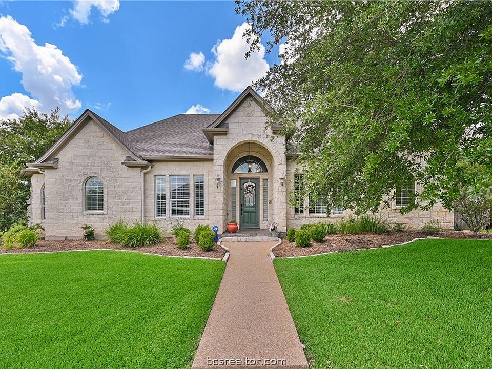 1st image of 830 Pine Valley Dr