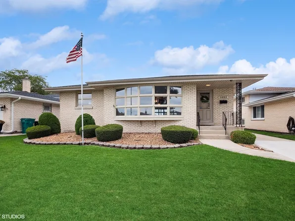 11052 Nelson St, Westchester, IL 60154