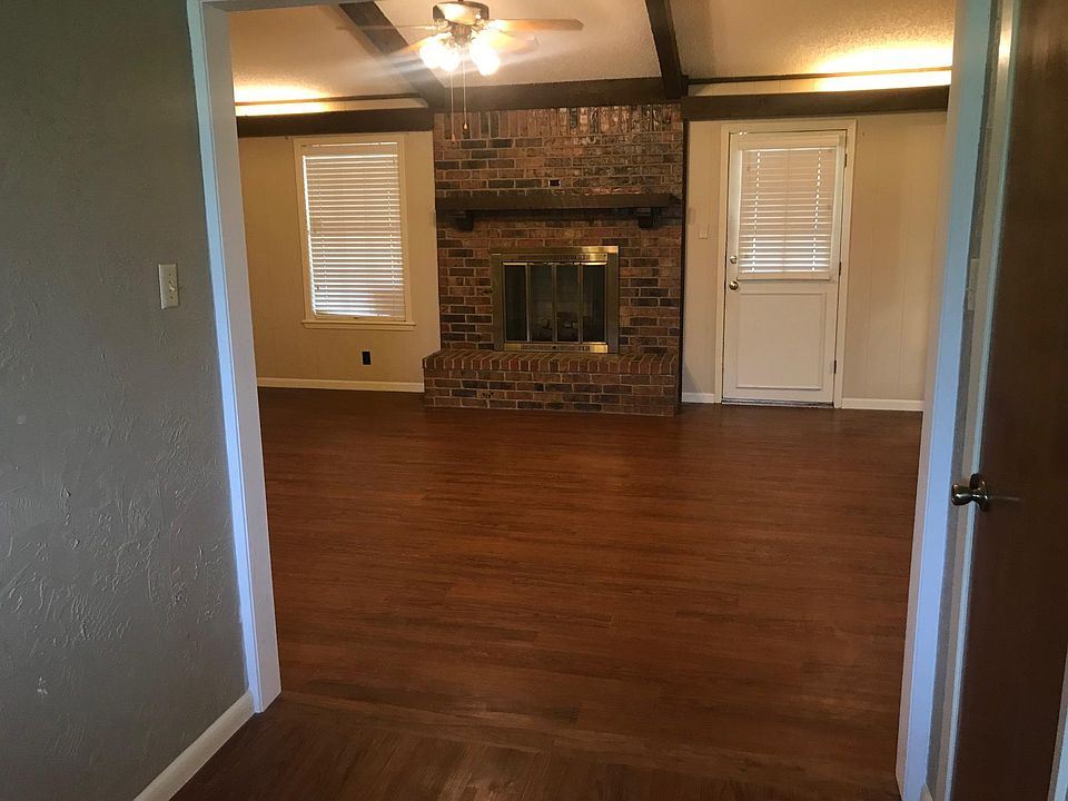 2nd image of 1812 Northpark Cir