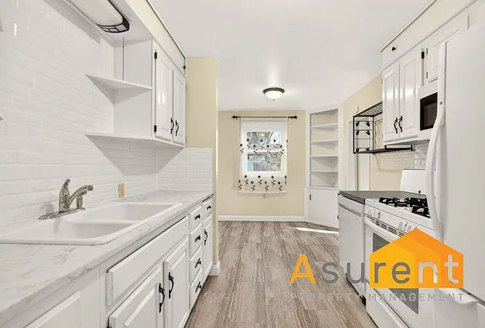 270 Morton St — Photo 7