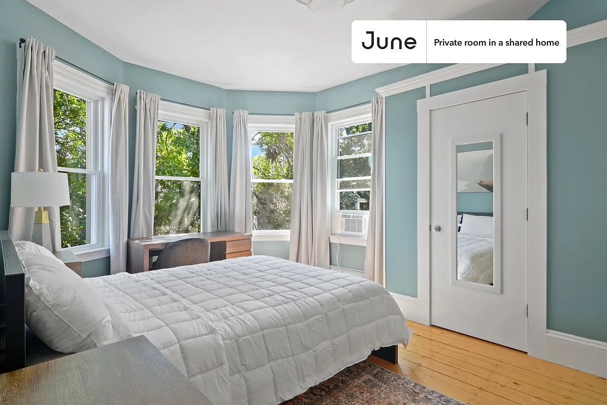 Queen bedroom in 4 bed/2 bath home in Central Square (Cambridge) #1323 C — Photo 2