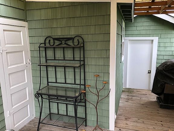 Covered rear deck 