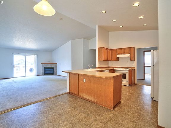 5th image of 6693 SE Borwick St