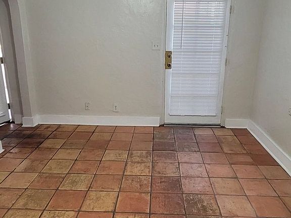 5th image of 216 Sycamore St NE #D