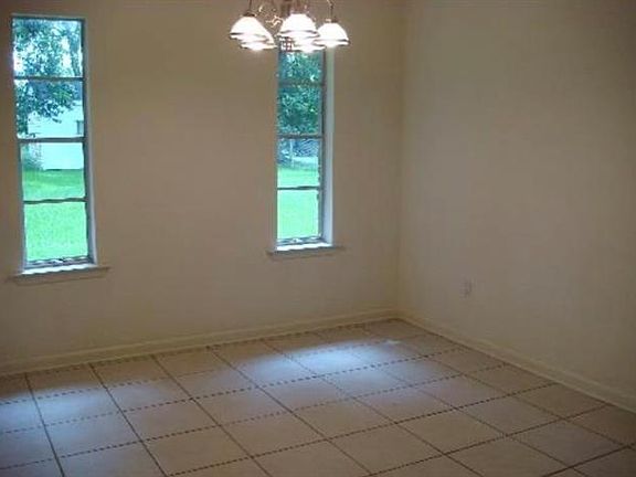 5th image of 208 Maryland Dr