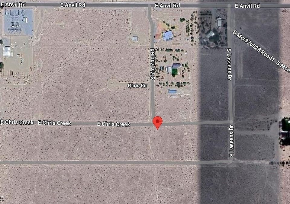 2nd image of 195 S Zigzag Rd