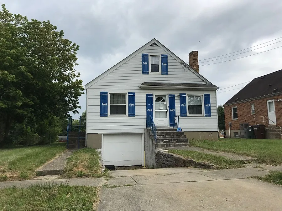 8440 Royal Heights Dr photo 1