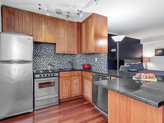 3rd image of 301 E 48th St APT 3E