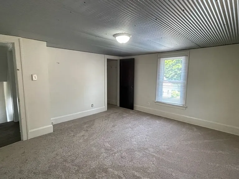 536 Pleasant St — Photo 12