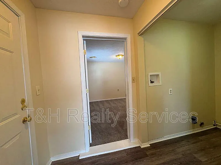 609 1/2 S Crystal St — Photo 12