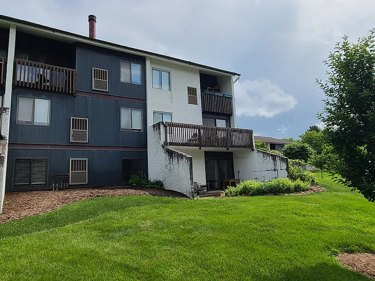 Stratford Dr — Photo 1