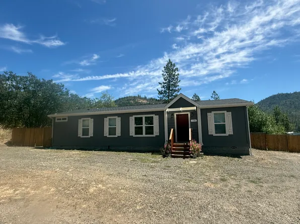 158 Train Ln, Shady Cove, OR 97539