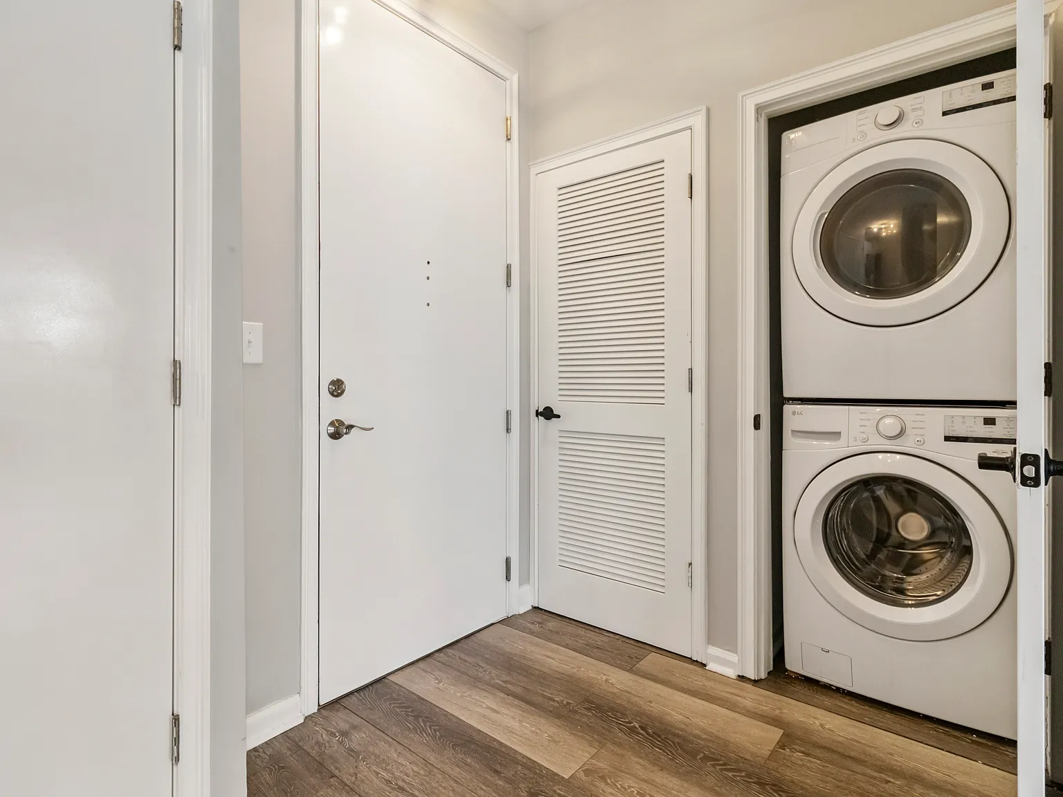 2 bed, 1019 sqft, $2,000 — Photo 4
