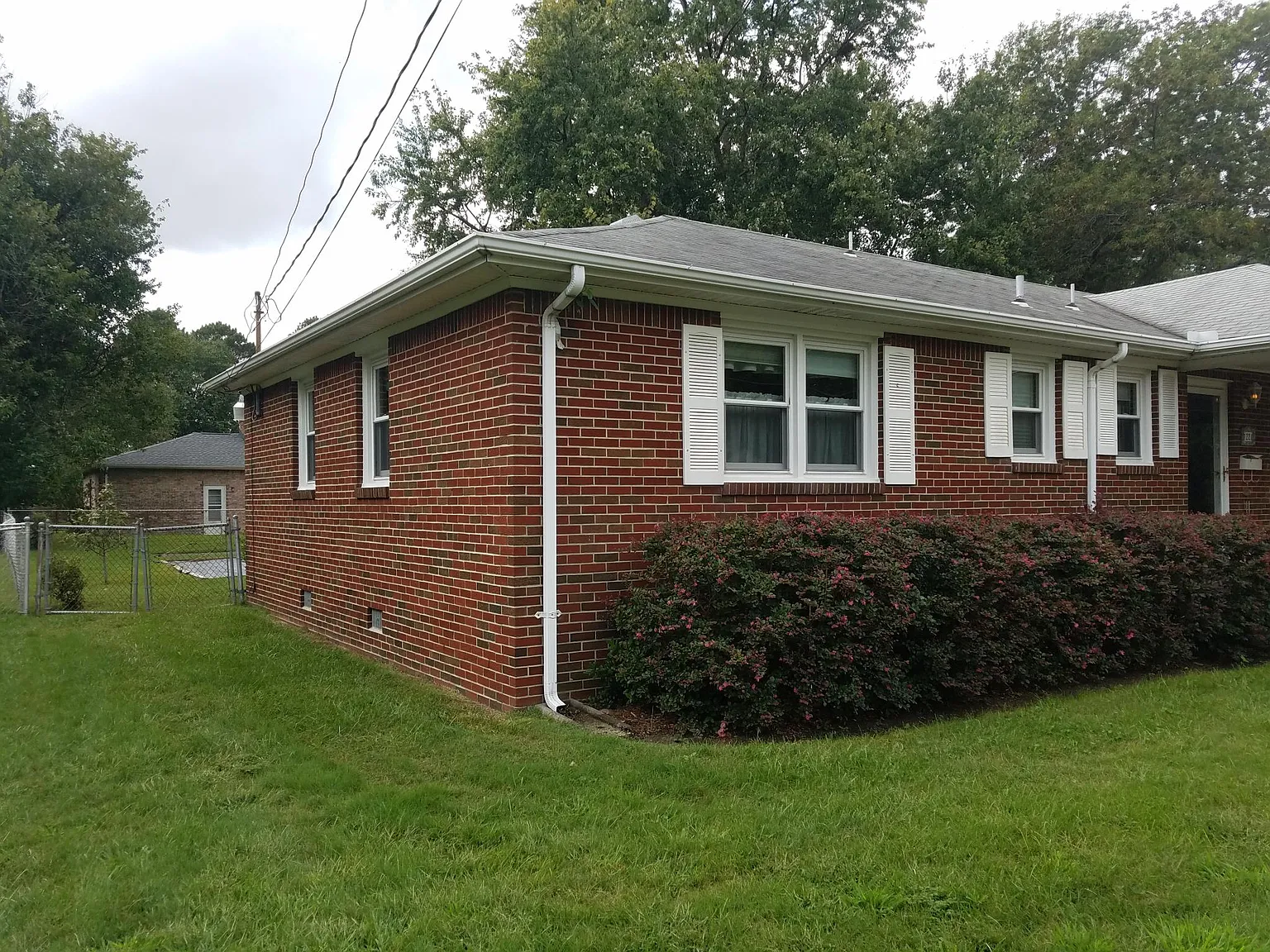 3 bed, 1300 sqft, $2,600 — Photo 4