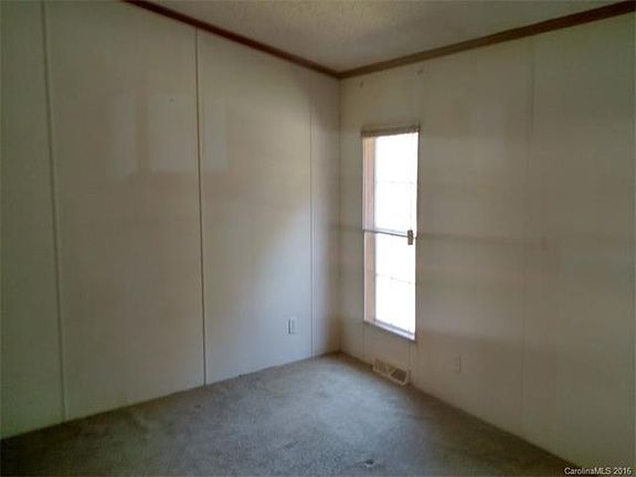 4th image of 156 Breezeway Ln