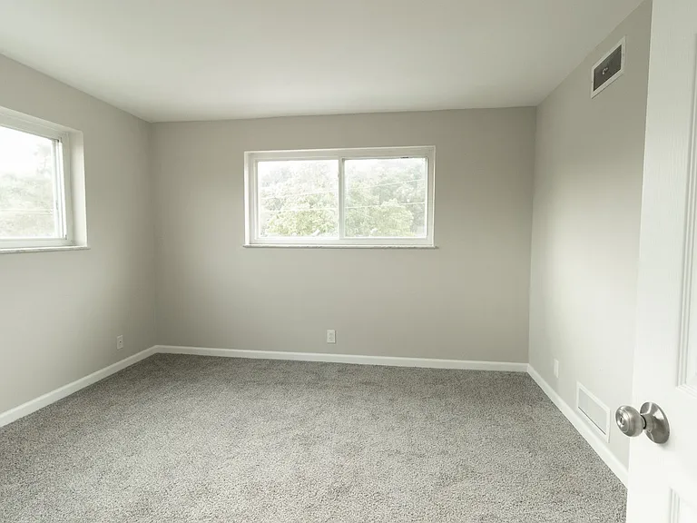 1724 E Broadway — Photo 9