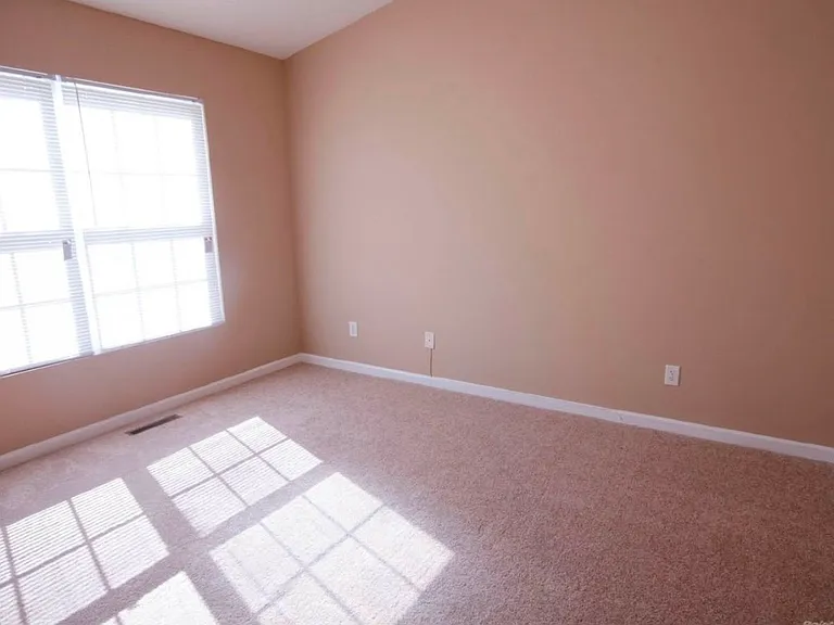 4225 Whitfield Rd — Photo 10