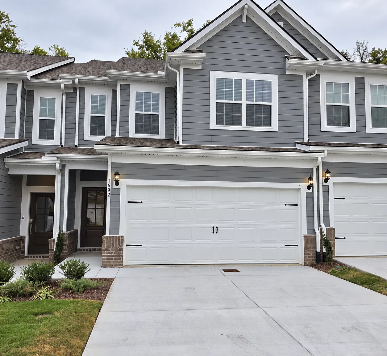 3 bed, 2.5 bath, 1673 sqft, $1,895 — Photo 1