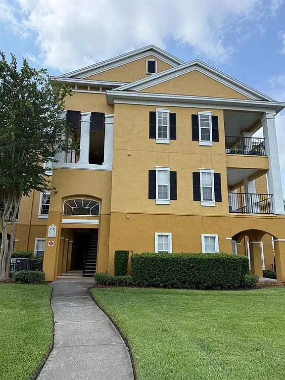 1 bed, 1.0 bath, 850 sqft, $1,300 — Photo 1