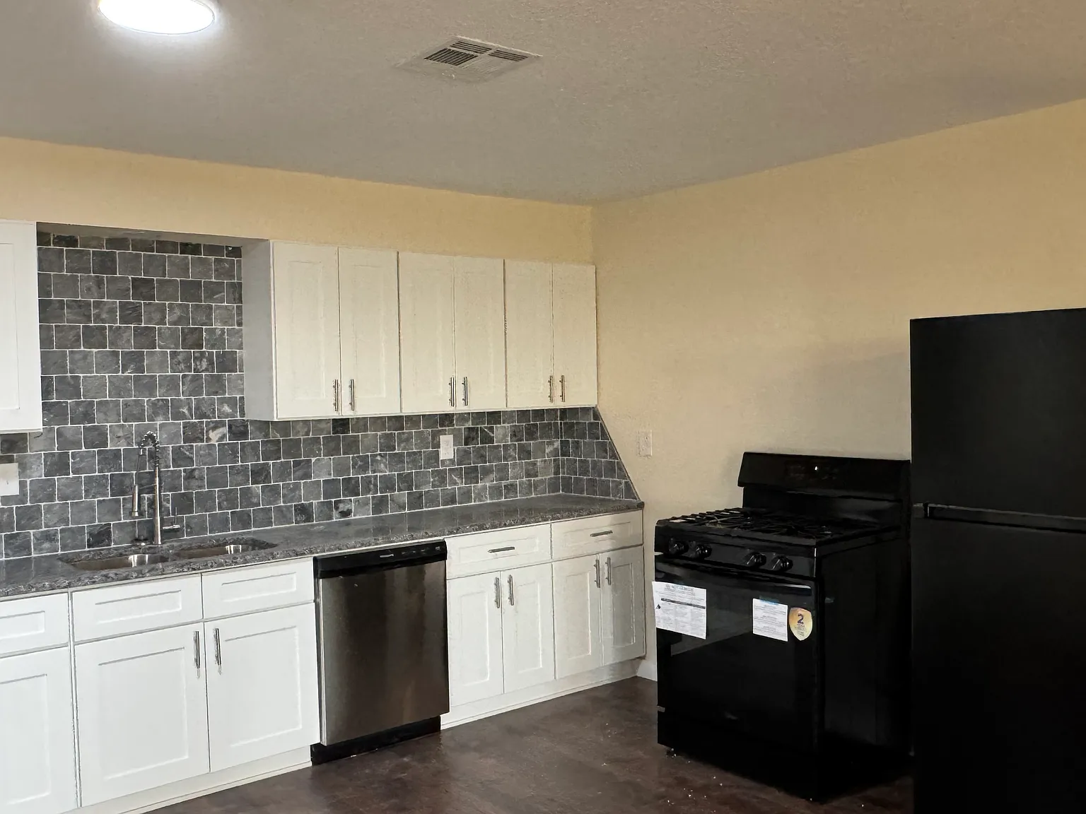 3 bed, 2.5 bath, 1500 sqft, $1,700 — Photo 2