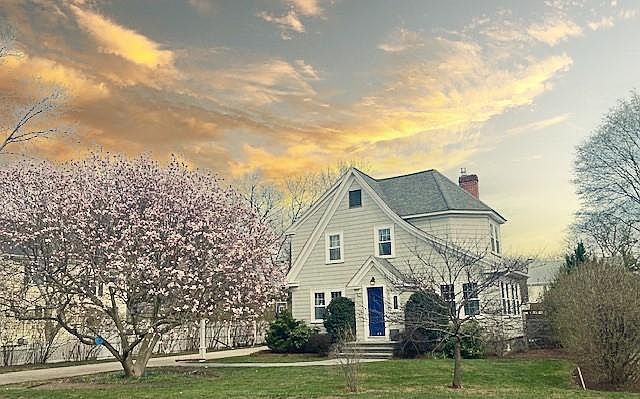 1st image of 244 Wilson Ave E