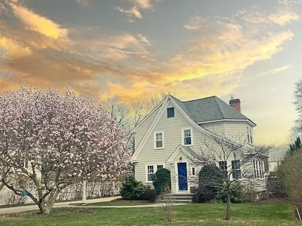 244 Wilson Ave E, Rumford, RI 02916