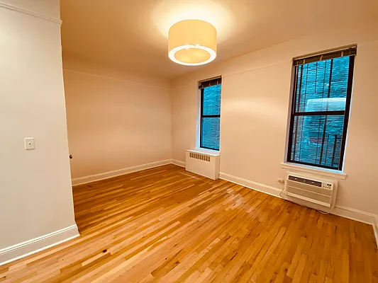 Rented by Metropolis Real Estate of Manhattan | media 1