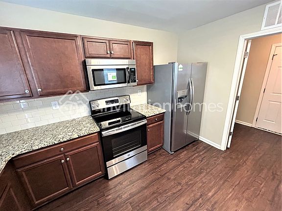 5th image of 403 Marcella Dr