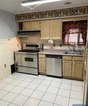 4th image of 30 Garden St #32