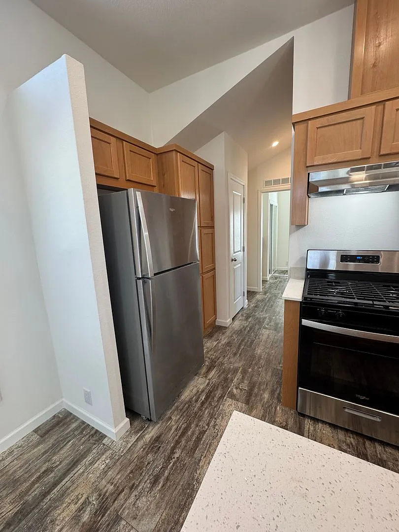 2646 Sharon Avenue — Photo 4