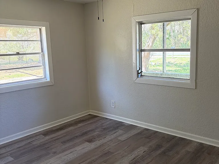 307 Finley St — Photo 9