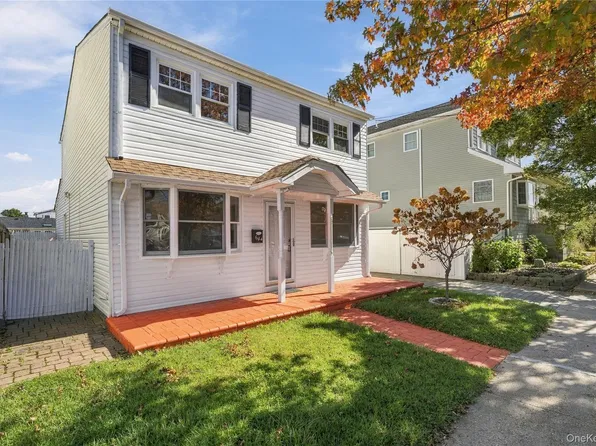 644 S 8th Street, Lindenhurst, NY 11757