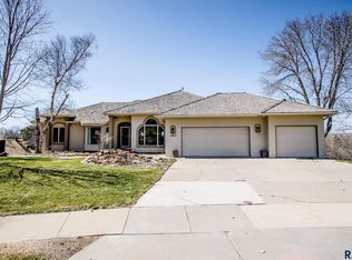4805 S Caraway Cir, Sioux Falls, SD 57108