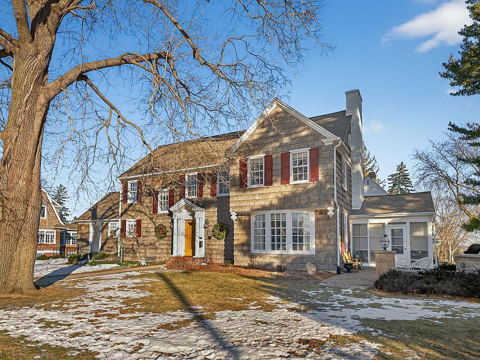 1st image of 726 10th Ave SW