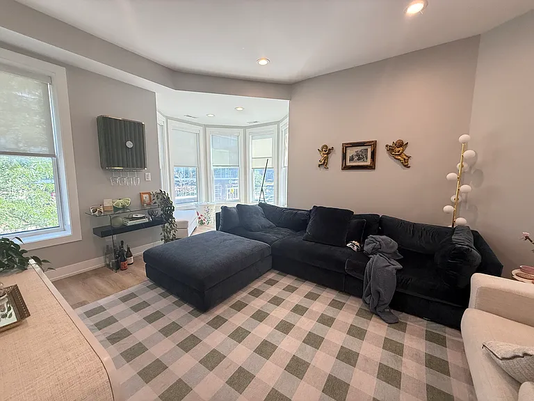 1701 W Division St #2E — Photo 2