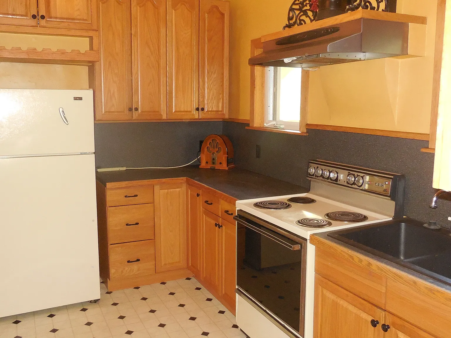 3 bed, 960 sqft, $2,400 — Photo 4