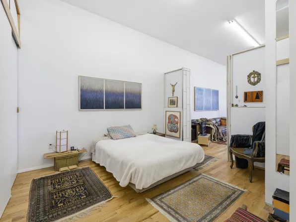 6020 Broadway image 13 of 34