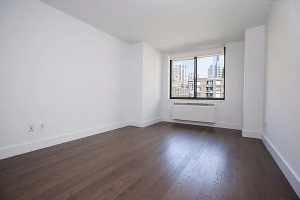 Rented by LL Real Estate Services | media 16