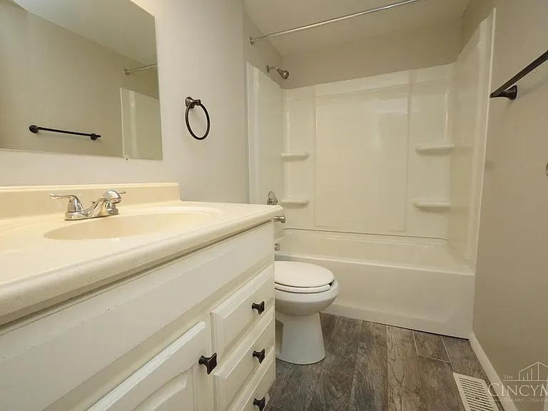 1382 Firethorne Dr — Photo 8