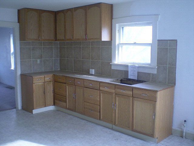 2nd image of 1418 E 1st St