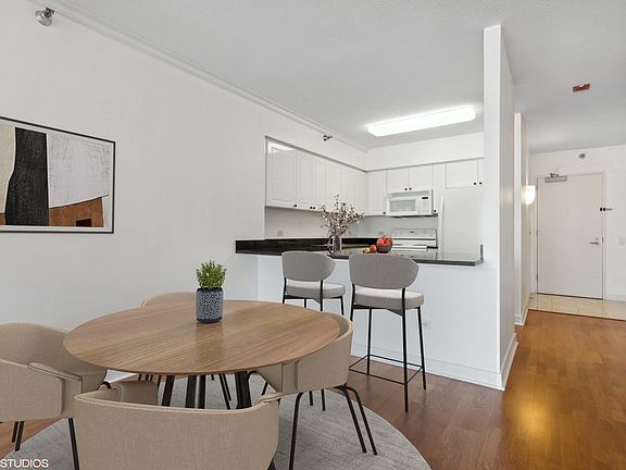 5th image of 512 N McClurg Ct APT 2512