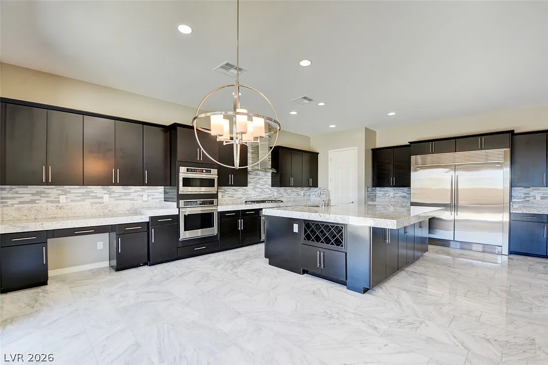 5 bed, 3.5 bath, 3869 sqft, $6,000 — Photo 3