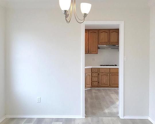 5th image of 1278 E 107th St