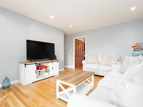 5th image of 3871 Thresher St
