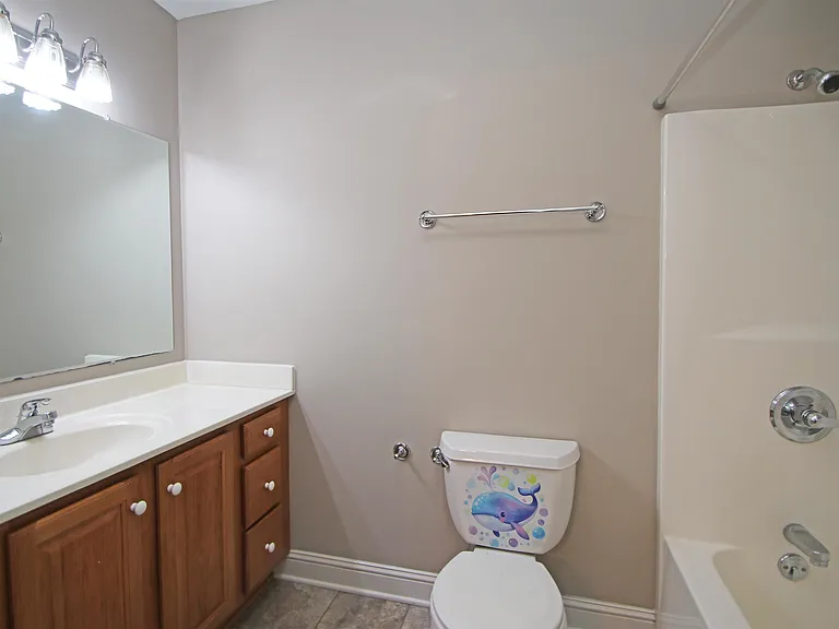438 W Market St — Photo 12