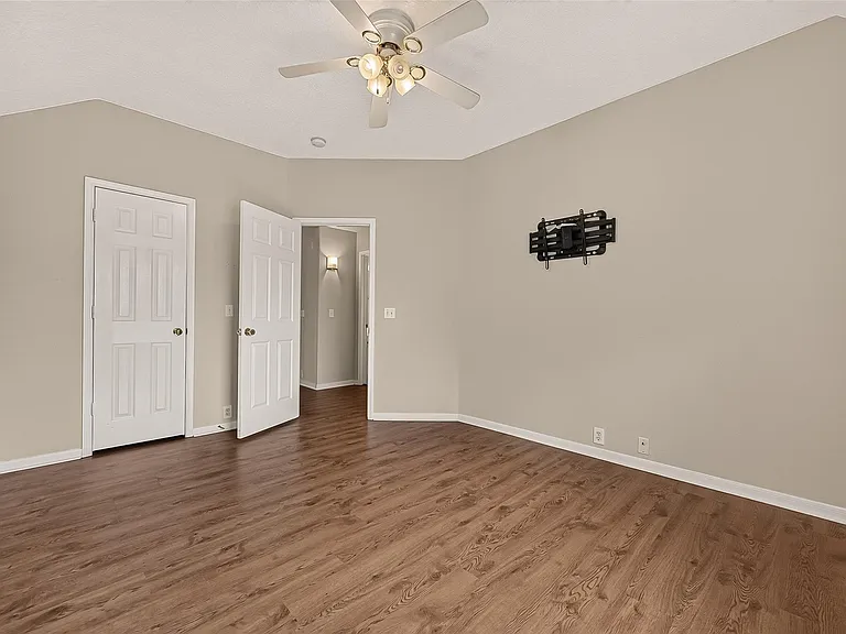 11218 Timbertree Ln — Photo 31