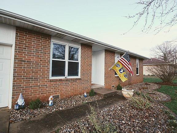 2nd image of 410 Matthew Ln