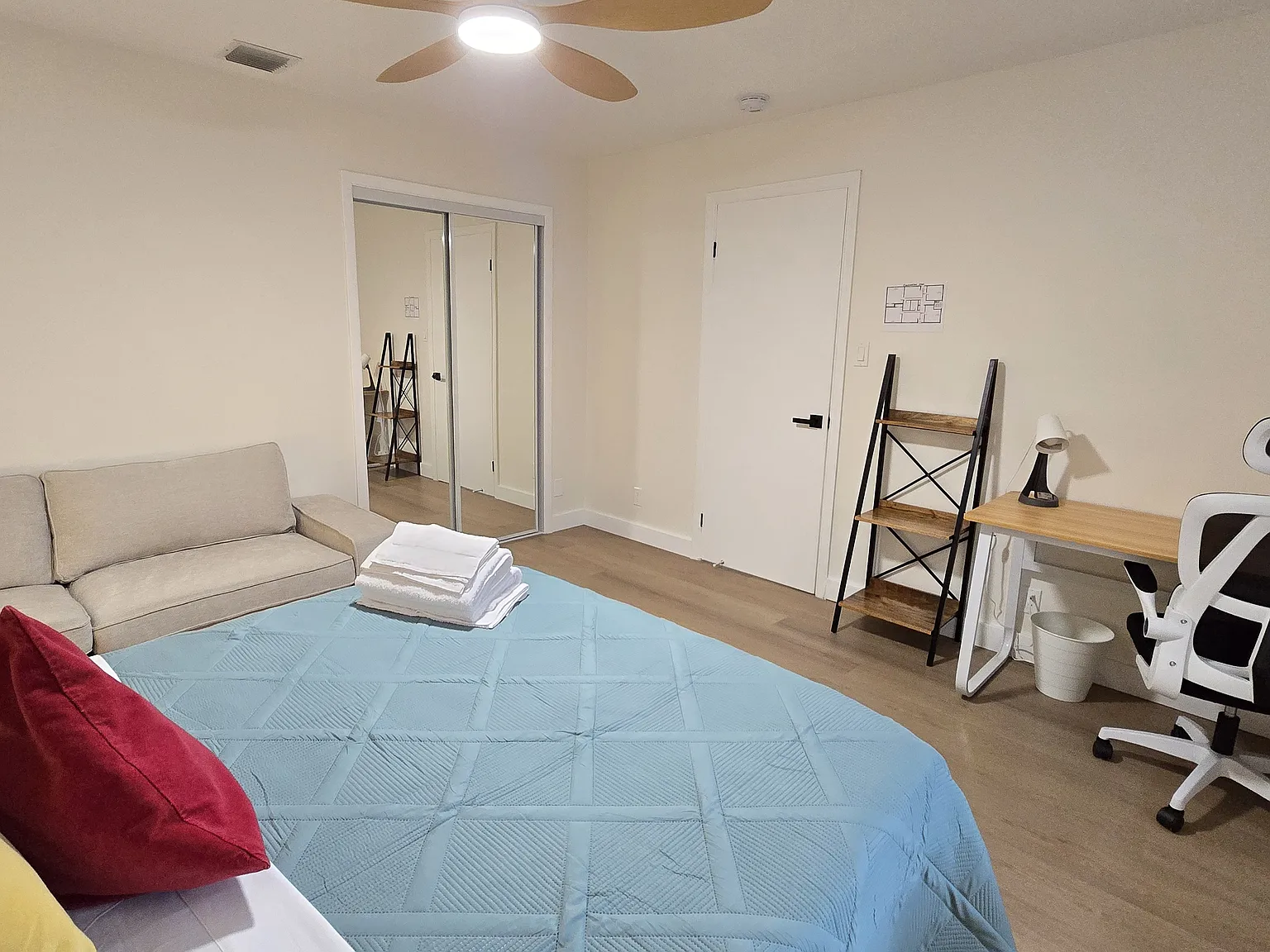 4 bed, 1400 sqft, $1,400 — Photo 2