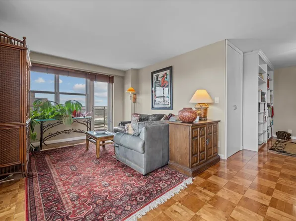 555 Kappock Street 17D image 3 of 20