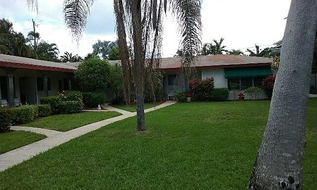 411 Seasage Dr — Photo 3